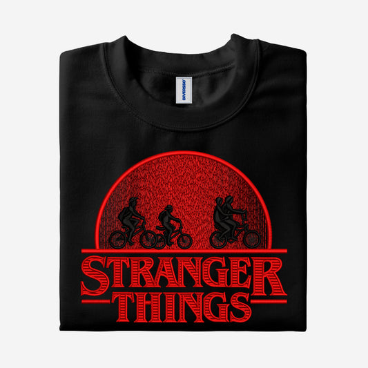 01- STRANGER THINGS - CAMISETA